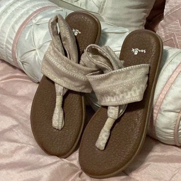 Sanuk Yoga Mat sandals gently worn - Picture 2 of 3